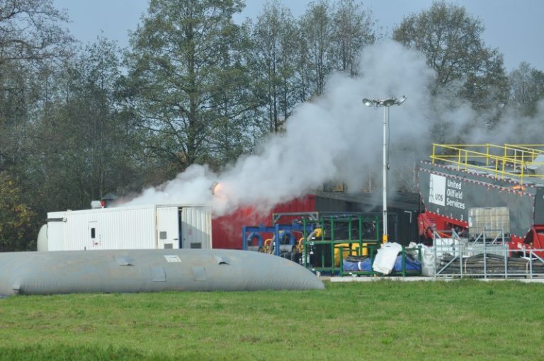 [FOTO]W Gilowicach rozpoczęto szczelinowanie hydrauliczne.