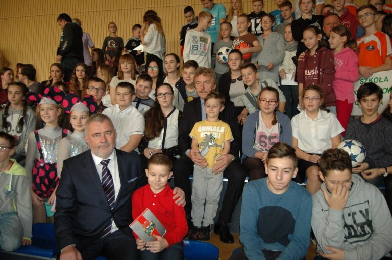 Wizyta prezesa PZPN Zbigniewa Bońka w Woli