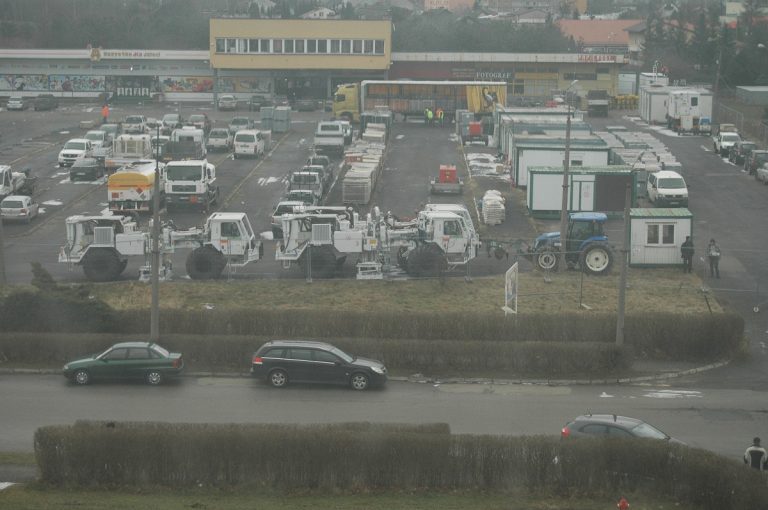 Geofizyka Toruń zwozi sprzęt do Woli