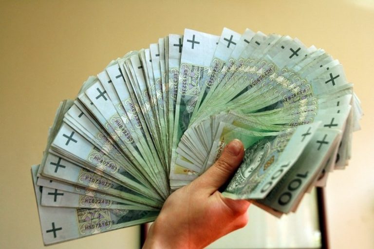 430 tysięcy na dodatki oraz nagrody, i to tylko dla czterech osób