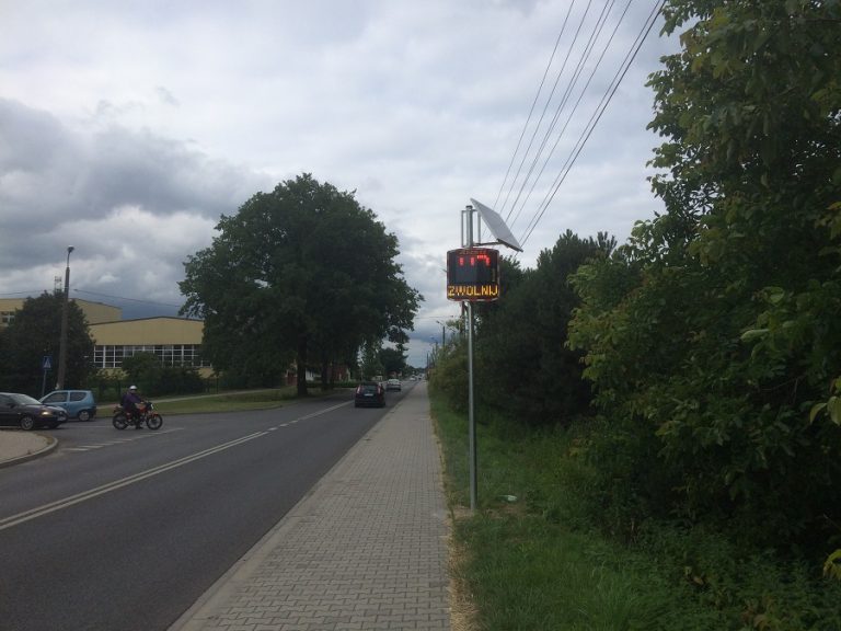 Jest już miernik prędkości na Pszczyńskiej w Woli