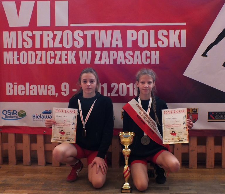 Zapaśniczki z medalami