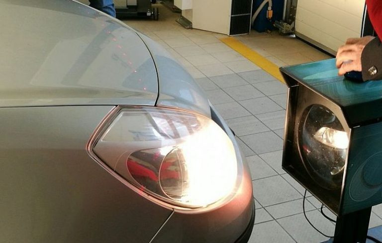 Bezpłatnie skontroluj i ustaw światła na stacji diagnostycznej