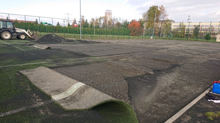 Trwają prace na Orliku w Woli