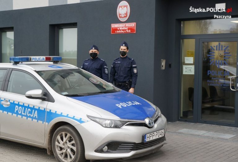 Policjanci z komisariatu w Miedźnej uratowali życie mężczyźnie